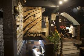 Great location just on calle fuencarral which is home to shops, restaurants, cafes one of our bestsellers in madrid! Una Ruta Por Los Diez Comercios Que Mas Tiempo Llevan Abiertos En Madrid Madrid El Pais
