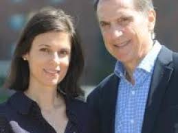 Amanda Hanley's Instagram, Twitter & Facebook