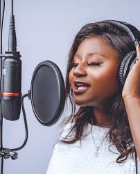 Hi there!!! It's been a minute and i see alot of new faces following me🥰  alsoooo serah johnson is sorta wearing a new face😁 so I thought to  reintroduce myself I'm Serah