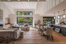 Farmhouse Style Home Joseph Farrell Architecture 06 1 Kindesign Farm House Living Room Modern House Design Modern Farmhouse Style