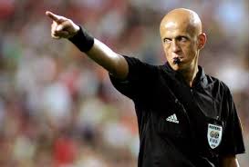 Berapa jumlah pemain wasit dan hakim garis dalam jumlah wasit dalam permainan sepak bola mini, berapa jumlah hakim garis dalam permainan sepakbola dalam pertandingan sepakbola ada 2 orang hakim garis linesman lineswoman kedua orang hakim garis ini sering disebut juga asisten wasit assistant referee disingkat ar karena perannya membantu wasit dalam Sejarah Peluit Di Sepak Bola Bolaskor Com