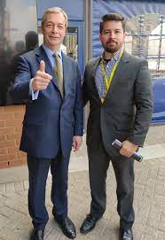 paulo figueiredo filho on twitter eu nao sei como foi o dia de voces mas eu almocei e tomei uma cerveja com um dos meus herois nigel farage alem de uma honra e