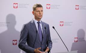 Szef resortu zdrowia wskazywał, że priorytetem jest przywrócenie edukacji, a więc powrót do szkół. Piontkowski O Powrocie Do Szkol W Strefach Czerwonej I Zoltej Moga Byc Dodatkowe Obostrzenia Gazetaprawna Pl