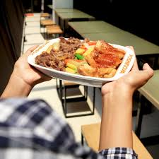 Hidangan ini terdiri dari daging sapi yang diiris tipis lalu diolah dengan saus manis mirip dengan teriyaki. Yoshinoya Indonesia On Twitter Bimbang Mau Makan Beef Bowl Atau Teriyaki Chicken Kenapa Ngga Dua Duanya Kamu Bisa Pesan Menu Combo Dan Dapatkan Irisan Daging Sapi Gurih Dari Beef Bowl Potongan Daging
