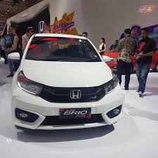 Hello friends watch this video to see and know about all new 2018 honda city with actual showroom look along with real life. 2018 Honda Brio Unveiled At Giias In Indonesia