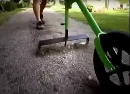 Desherbage Des Sentiers Et Cours Avec Gravillons Desherbage Verger Jardin Potager