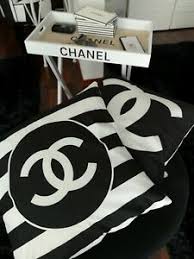 Starring katharine hepburn, coco was performed more than 300 times on stage. Cuscino Chanel Acquisti Online Su Ebay