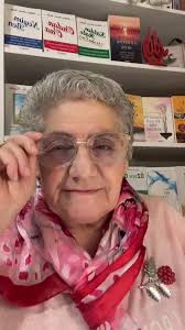 Rabbin şöyle Hükmetti Ondan başkasına ibadet etmeyin. Anne veya Babanız  veya her ikisi yanınız da ihtiyarlarsa Onlara bir öf bile demeyin güzel  iltifatlı söz söyleyin,zira onlar çocuk gibidirler isra ...