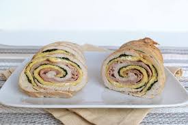Rotolo di tacchino pronto per essere cotto. Ricette Tacchino Facili E Veloci