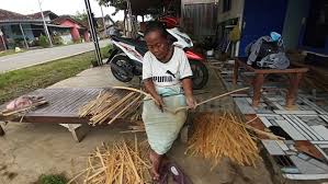 Pabrik mie lethek mengunjungi pabrik mie singkon. Banjir Produksi Besek Ikut Terdampak Radar Pekalongan Online Hotnews