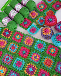 Motif Birlestirme Ile Gelen Sorulara Bir Takim Cevaplar Motifleri Bir Hirka Icin Gereken Sayiyi 98 Tamamladikt Crochet Wool Crochet Patterns Crochet Square