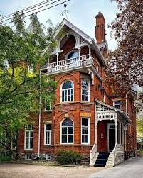 𝐕𝐢𝐜𝐭𝐨𝐫𝐢𝐚𝐧 𝐇𝐨𝐮𝐬𝐞𝐬