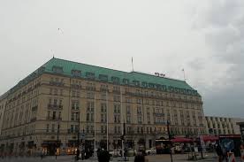 Genießen sie puren luxus und alle annehmlichkeiten die wir zu bieten haben. Prasidentensuite Schlafzimmer Hotel Adlon Kempinski Berlin Berlin Mitte Holidaycheck Berlin Deutschland