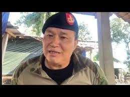 Paw Moo's Instagram, Twitter & Facebook