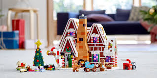 Sara's back in the kitchen, and this time, she's baking a gingerbread house for her nieces and nephews! Lego Gingerbread House Packs 2 Minifigures 1 500 Pieces 9to5toys
