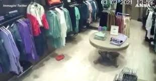 Un terremoto de magnitud 6.8 a 7.0 ha provocado este viernes el colapso de unos 20 edificios en la ciudad turca de esmirna, en la región del egeo (oeste del país), según el primer balance del gobierno turco. Qk4p57ayntql5m