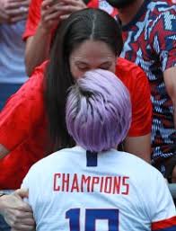 Regarder des films en streaming complet sur votre smart tv, console de jeu, pc, mac, smartphone, tablette et bien plus. Frauen Wm Us Girls Feiern Twerk Party Trump Gratuliert Rapinoe Co Hamburger Abendblatt