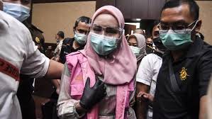 Pinangki minta suami tukarkan dollar as dari djoko tjandra. Jaksa Pinangki Diduga Cuci Uang Untuk Perawatan Kecantikan