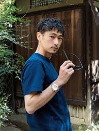 In 2001, he won many awards for his performance in the movie go. çªªå¡šæ´‹ä»‹ãŒæ˜Žã‹ã™æ¿€å‹•ã®20ä»£ã¨ç¾åœ¨ã®æ€ã„ æ—¥åˆŠspa