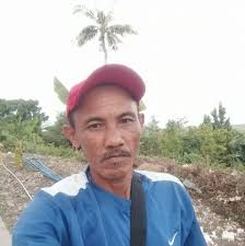 Kailangan bang regaluhan ang buong pamilya? 🤔 Solve na solve ka sa Lopue's  dahil sa murang halaga, may regalo na sina bunso, ate, at kuya! Cash in  with eTap for a faster