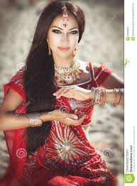Résultat de recherche d'images pour "maquillage arabe pour mariage"