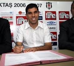 Bütün beşiktaş taraftarlarının takımına sahip çıkmasını ve kombine satışlarını 20 bine çakırmasını aksu, ricardinho ile 2 artı 1 yıllığına sözleşme imzalandığını, bonservis bedeli olarak 1 milyon 700. Lutfen Telefonunuzu Dik Konuma Ceviriniz Besiktas Jk Resmi Internet Platformu Menu English Ana Sayfa Mac Merkezi Haberler Galeri Besiktas Dergisi Taraftar Vodafone Park Sponsorlar Kartal Pencesi Dijital