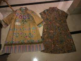 Model baju batik dari kain jarik. Nonspoenjabatik No Twitter Dress Leadita 3 Negeri Left Meet The Oriental Looks From Jarik Gendong Bayi Right Shanghai Http T Co G27hvh9a