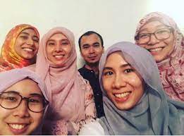 He attended many naat programs in qtv channel. Nie Anak2 Dato Seri Anwar Ibrahim Dan Viral Media Johor Facebook