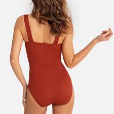 Un choix unique de maillot de bain 1 piece gainant sculptant disponible dans notre magasin. Maillot De Bain Effet Ventre Plat Maillot De Bain Idees De Mode Maillot De Bain Elegant