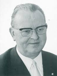 Strukturen für das Wohlfahrtswerk: Rechtsformänderung und innere  Professionalisierung