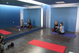 The top rated yoga studios in san francisco are: Downdog On The Go In Airports With Yoga Rooms