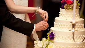 Broken down, wedding cakes generally cost about $4 or $5 per slice and yes the very same cake would be waaay less expensive if purchased outside of the wedding context. How Much Does A Wedding Cake Cost The French Gourmet