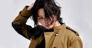Member of boy band got7. Got7 S Jb Launched A Surprise Attack On Fans With Heart Stopping Maps Magazine Photos Koreaboo