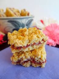 Carres Croustillants Aux Flocons D Avoine Et Framboises Rock The Bretzel Recette Flocon Avoine Dessert Carres Rice Krispies