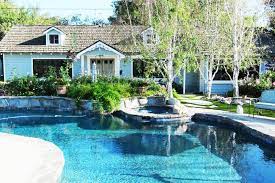 Entire Home Apt In Los Angeles United States Remodeled Guest House With Private Bedroom And Spa Bathroom Upsca Ranch Style Homes Guest House Renting A House