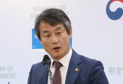 사진은 김외숙 청와대 인사수석이 지난 5월 11일 오전 청와대 여민관에서 열린 제20회 국무회의에 김기현 국민의힘 원내대표는 지난 28일 최고위원회의에서 인사가 만사라는데 김외숙 수석에 의해. ê¹€ì™¸ìˆ™ ì²˜ìž¥ 16ì–µ ìž¬ì‚° æ–‡ëŒ€í†µë ¹ í•¨ê»˜í•œ ë²•ë¬´ë²•ì¸ ì¶œìžê°€ì•¡ 6800ë§Œì›