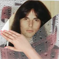 Can you imagine cleaning your window and finding this beautiful face?🧡🥴😏  @to@todos