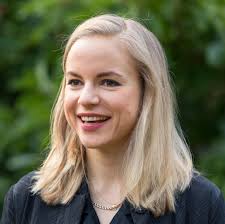 „ aus.julia engelmann on instagram: Unterwegs Mit Julia Engelmann Musik Jetzt De