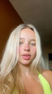 Sarah Dibiase's Instagram, Twitter & Facebook