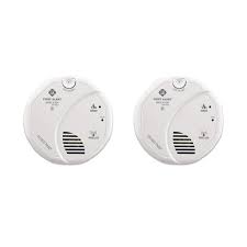 Single test/reset button easily tests smoke and co sensors simultaneously. First Alert Sa511cn2 3st Interconnected Wireless Smoke Alarm With Voice Location Battery Operated 2 Pack Walmart Com Walmart Com