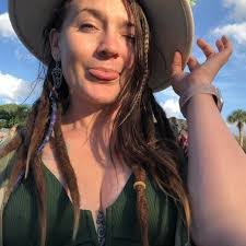 Lilly Swan's Instagram, Twitter & Facebook