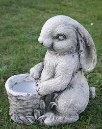 Gartenfigur Hase Mit Pflanztopf 37 Cm Kaninchen Garten Top Amazon De Garten Gartenfiguren Pflanzen Gartenstatue