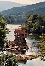 Wir bieten ihnen mit yoga, qigong und meditation uralte und heute gut erforschte systeme und praktiken. Wohnen Haus Im Fluss Die Besten 100 Bilder In Vielen Kategorien