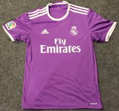 Non ricordi più come accedere all'account? Real Madrid Away Football Shirt 2016 2017 Sponsored By Emirates