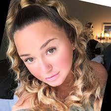 Charlotte Chamberlain's Instagram, Twitter & Facebook