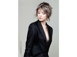 Acconciature bob medi, acconciature scalate, tagli di capelli acconciature . Capelli Scalati Tutte Le Tendenze A Cui Ispirarsi Grazia It