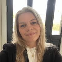 Heidi Maclean's Instagram, Twitter & Facebook