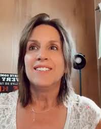 🌟 What Would Your Future Self Do Today? Pause for a moment and imagine  her. That version of you who already crossed the bridge. The one who's more  at peace in her