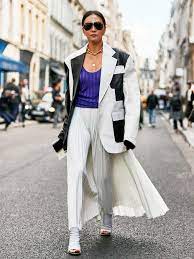 In the last few months, black and white fashion has gradually found its way back, and it's more daring and stylish than it used to be. Black And White Clothing Is The Color Trend For Minimalists Who What Wear