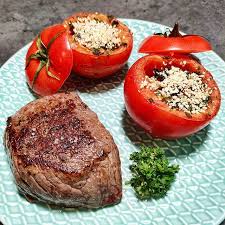 Pave De Bœuf Et Tomates A La Provencale Bon Tout Est Dans Le Titre Voila Une Recette Hyper Simple Et Pleine De Gout Pour L Ete Que J Ai Selectionne Sur Rec
